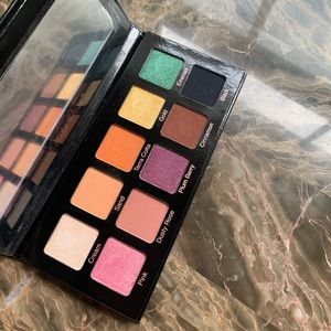 Violet Voss essentials eyeshadow palette